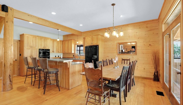 Log Home w/Firepit, Porch, Ping Pong & Pickleball