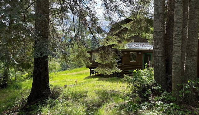 Log House on acreage, 30 min east of Coeur d’ Alene near Rose Lake and Medimont