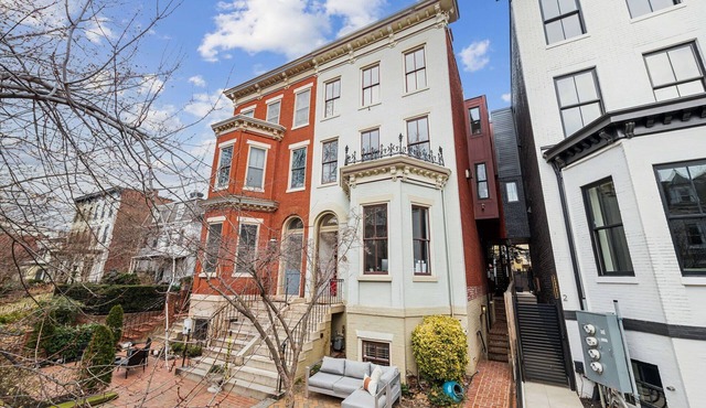 Logan Circle Location! 1BR with laundry/AC/kitchen