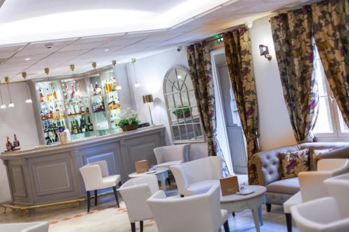 Logis Hostellerie des Clos et restaurant Bistrot des grands crus et Maison de la tour Chablis