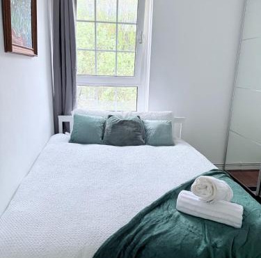 London City Escape for Summer - For 6ppl near, 1 stop to Tower Bridge - 3mins to DLR overground