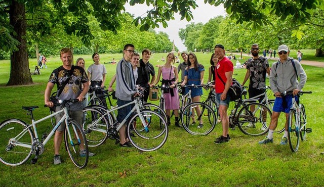 London Landmarks Half-Day Afternoon Small-Group Bike Tour