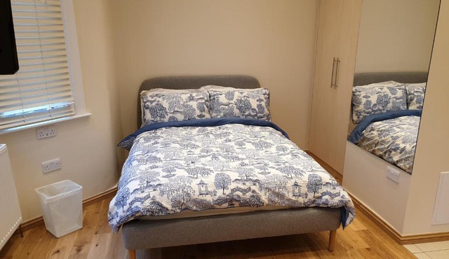 London Luxury Studio Flat 4 min to Ilford Station with FREE parking FREE WiFi