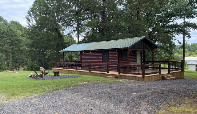 Lone Oak-Sm Cozy 2 person cabin on a hill, Hot Tub, Fire Pit & Wood, Free WIFI