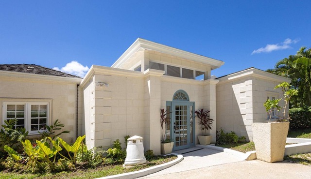 "Lonetrees" - Large Luxury Private Villa w/Pool by One Caribbean Estates