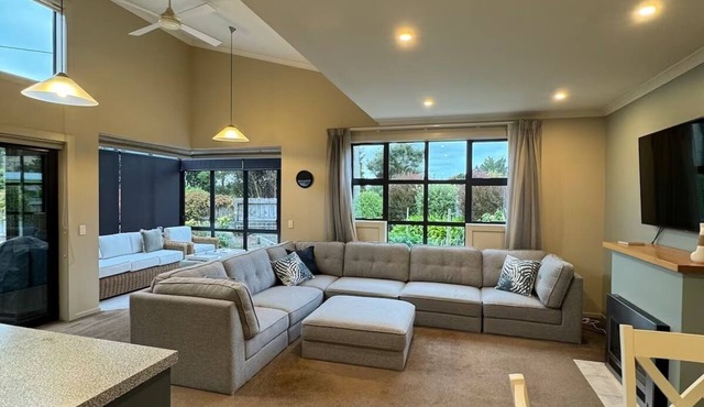 Long Beach Seaside Retreat