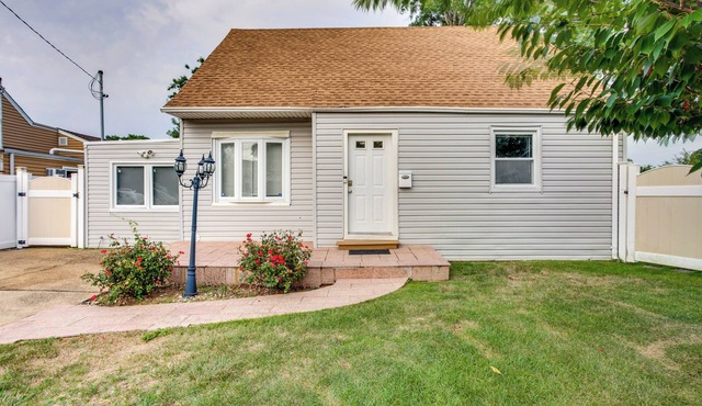 Long Island Duplex By Airport & Train