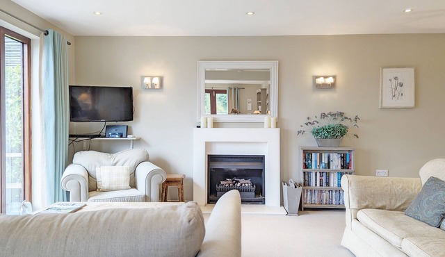 Long Meadow - sleeps 4 guests in 2 bedrooms
