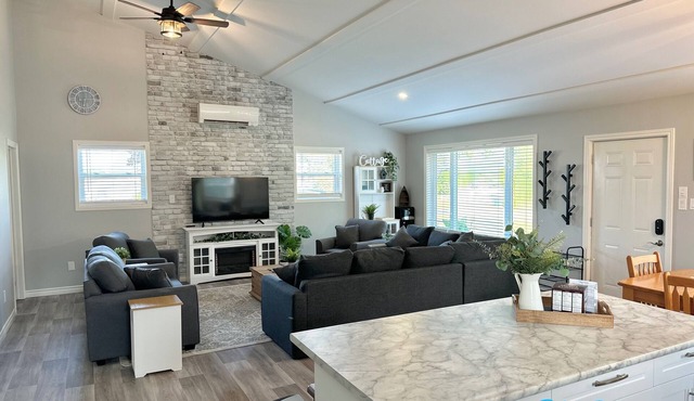 LONG POINT - HERONS LANDING sleeps 8-12 beach/bird watch