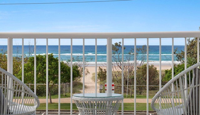 Longbeach 6 - Beachfront Bilinga - Min. 3 night stays!