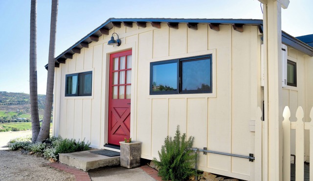 Longterm Stays Welcome! Charming Studio Cottage in peaceful Bonsall with Parking
