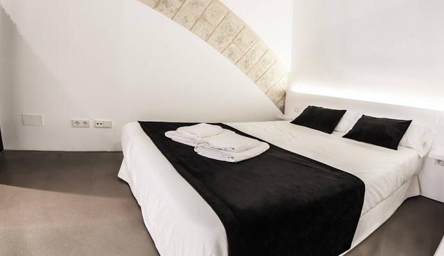 Lonja Suites 2 Black