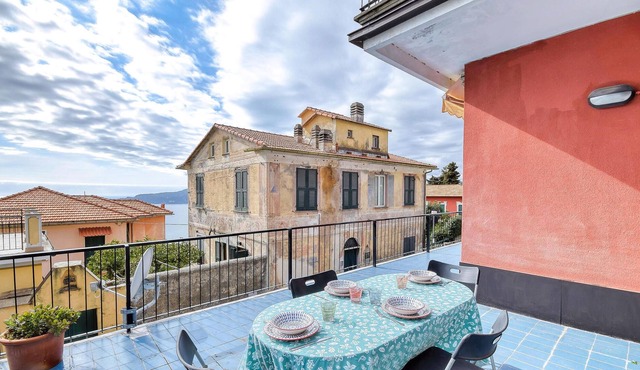 Look forward to a fantastic view of the sea from the terrace in this beautiful vacation apartment.