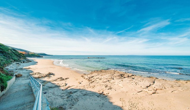 Look forward to a wonderful time out by the sea in this attractive vacation apartment.