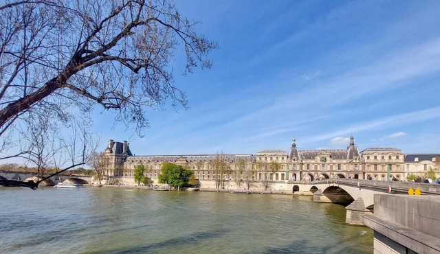 Look forward to this very well located house in the heart of the historic city center of Meaux.