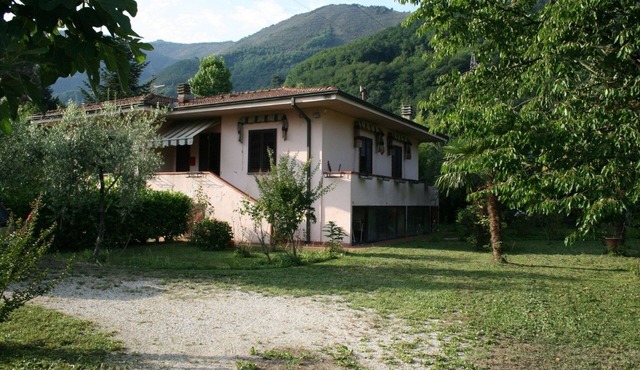Looking for a quiet place? VILLA CASCIANI