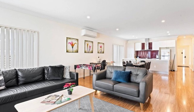 Looking for a spacious home your family or staff will love? This is it! Free, easy parking and simple, straight forward, keyless check in! Linen hire and air-conditioning (heating & cooling) included.