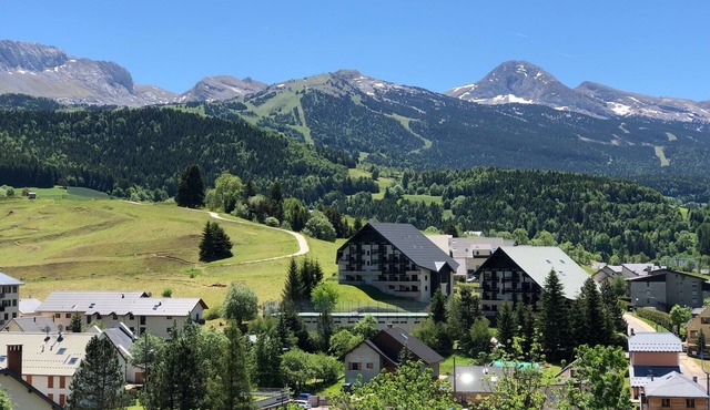 Looking for fresh air in VILLARD DE LANS APPART. 4P BRIGHT PANORA VIEW.