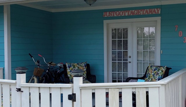 Looking to Just Get Away? Cute Cottage with Pool. Close to the Beach!