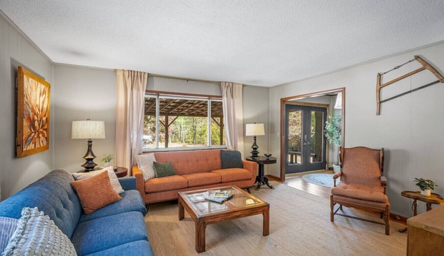 Lookout Mountain Retreat: Games, Big Yard, Pets OK