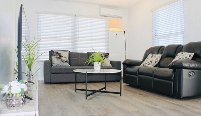 LOS ANGLES GEM- HEART OF MONTEREY PARK