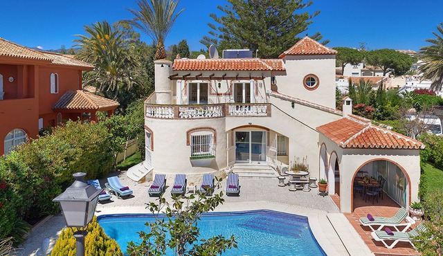 Los Arcos beachfront Villa with private swimming Pool