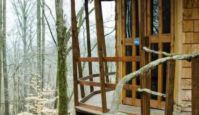 Lost River Hostel