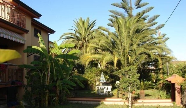 Lotzorai, apartment with garden, porch, terraces, 1300m from the beaches.