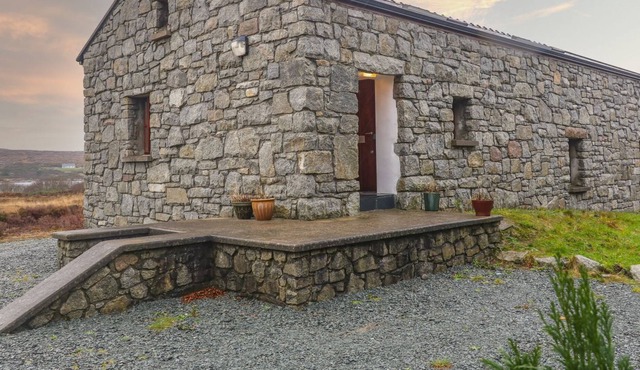 LOUGH MEELA LODGE, pet friendly in Dungloe, County Donegal