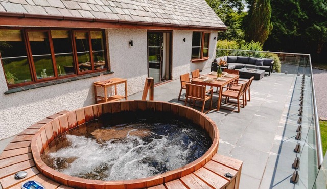Loughrigg Cottage -private house with a hot tub