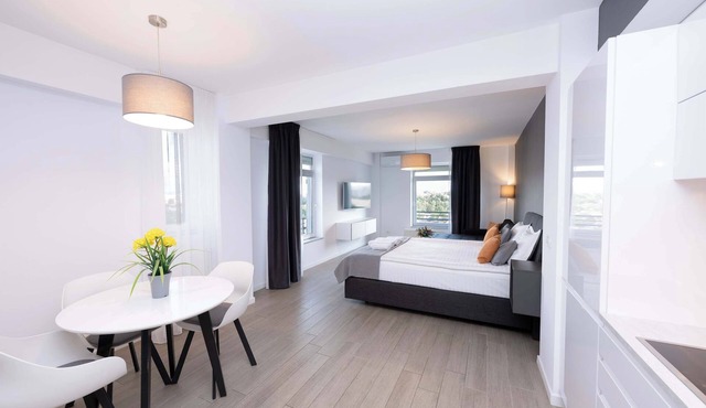 Lounge 8 Studio - SouthView