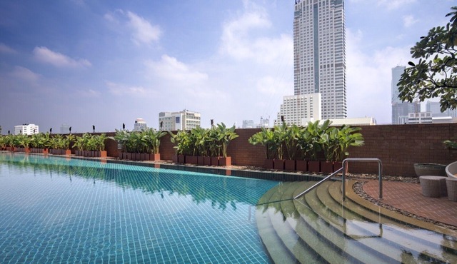 Lounge Access City-View with Breakfast