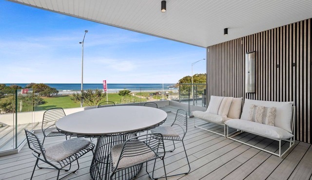 Louttit Bay Apartment 1 - Free WIFI, Ocean Views and the Ultimate Location