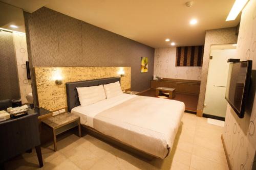 Love Hotel
