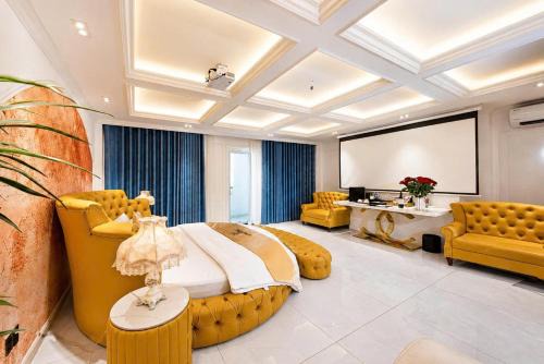 Love Luxury Hotel Bà Điểm