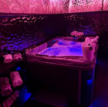 Love Room Secret-private jacuzzi spa & cinéma Bucuresti