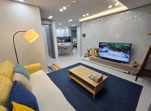 Love & Travel House