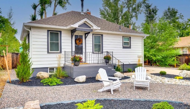 Loveland Retreat w/Bicycles, Deck & Fire Pit!