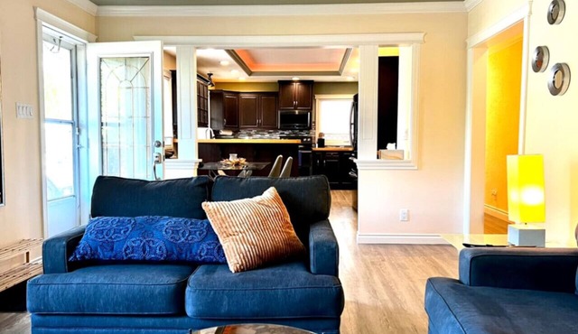 Lovely 1 Bdrm Upper Suite!