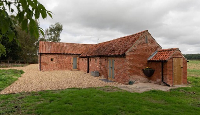 Lovely 1-bed studio & bathroom in converted barn near Newark Show-Ground
