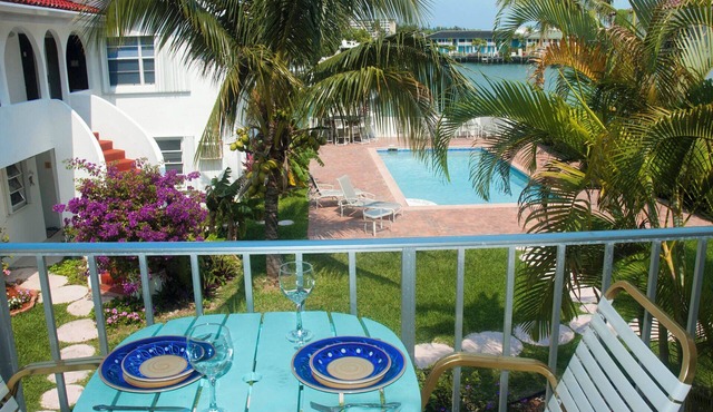 Lovely 1-bed waterfront apartment very close to shops beaches and all amenities