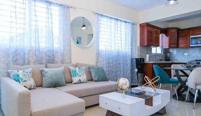 Lovely 2 Bd-2Bath Apt w. A|C Garage & Rooftop