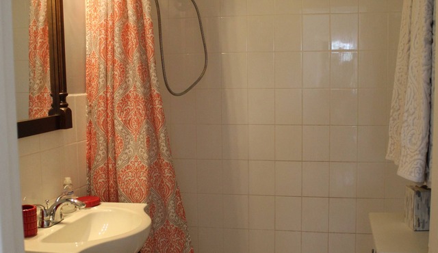 Lovely 2 bedroom Boutique Suite in Beverly.