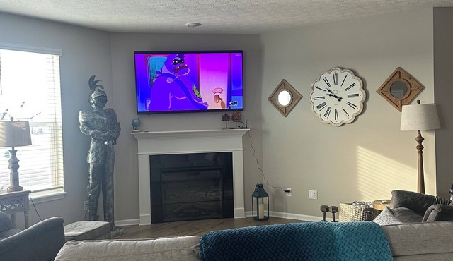 Lovely 2-bedroom house with AC in vibrant Indianapolis