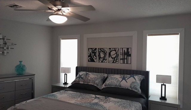 Lovely 2-bedroom house with AC, relaxing and stylish in Weeki Wachee, Fl