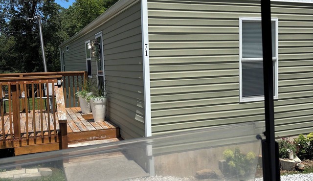 Lovely 2-bedroom mobile home with AC in Corbin. Only .4 miles from Laurel Lake.