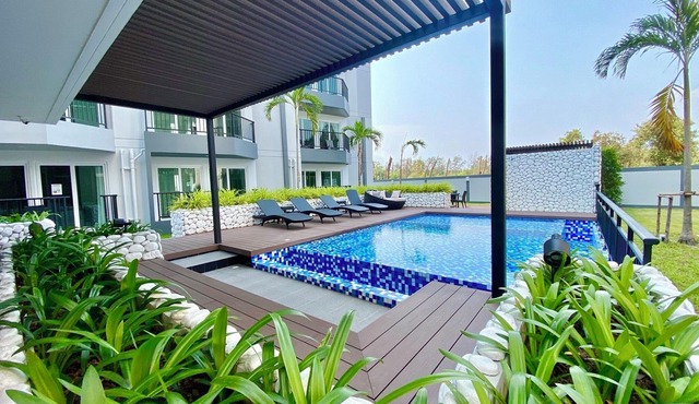 Lovely 3 bdrm for family of 5 people near the beach, pools, fitness and garden