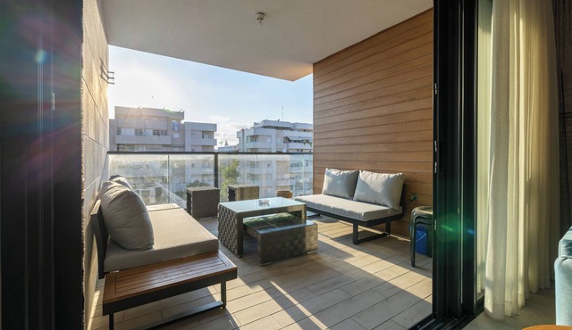 Lovely 3-bedroom apartment in Ra'anana with WiFi and AC