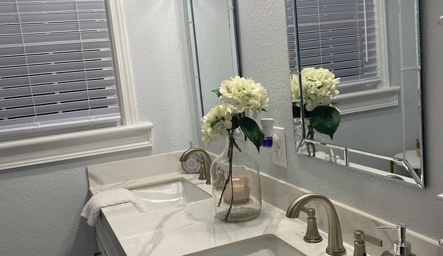 Lovely 3-bedroom house with AC charming Columbia
