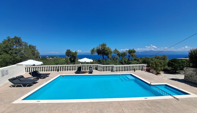 Lovely 3-bedroom villa in Paxos0